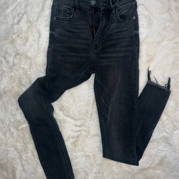 NWOT HIDDEN BLACK FRAYED HEM JEANS - Picture 2 of 5